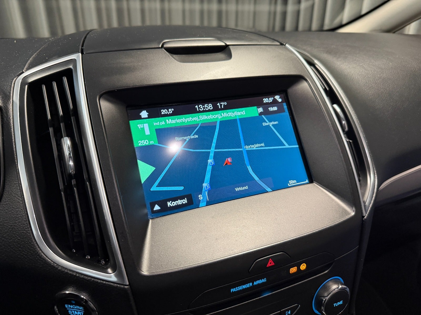 Sort Ford S-MAX fra 2015
