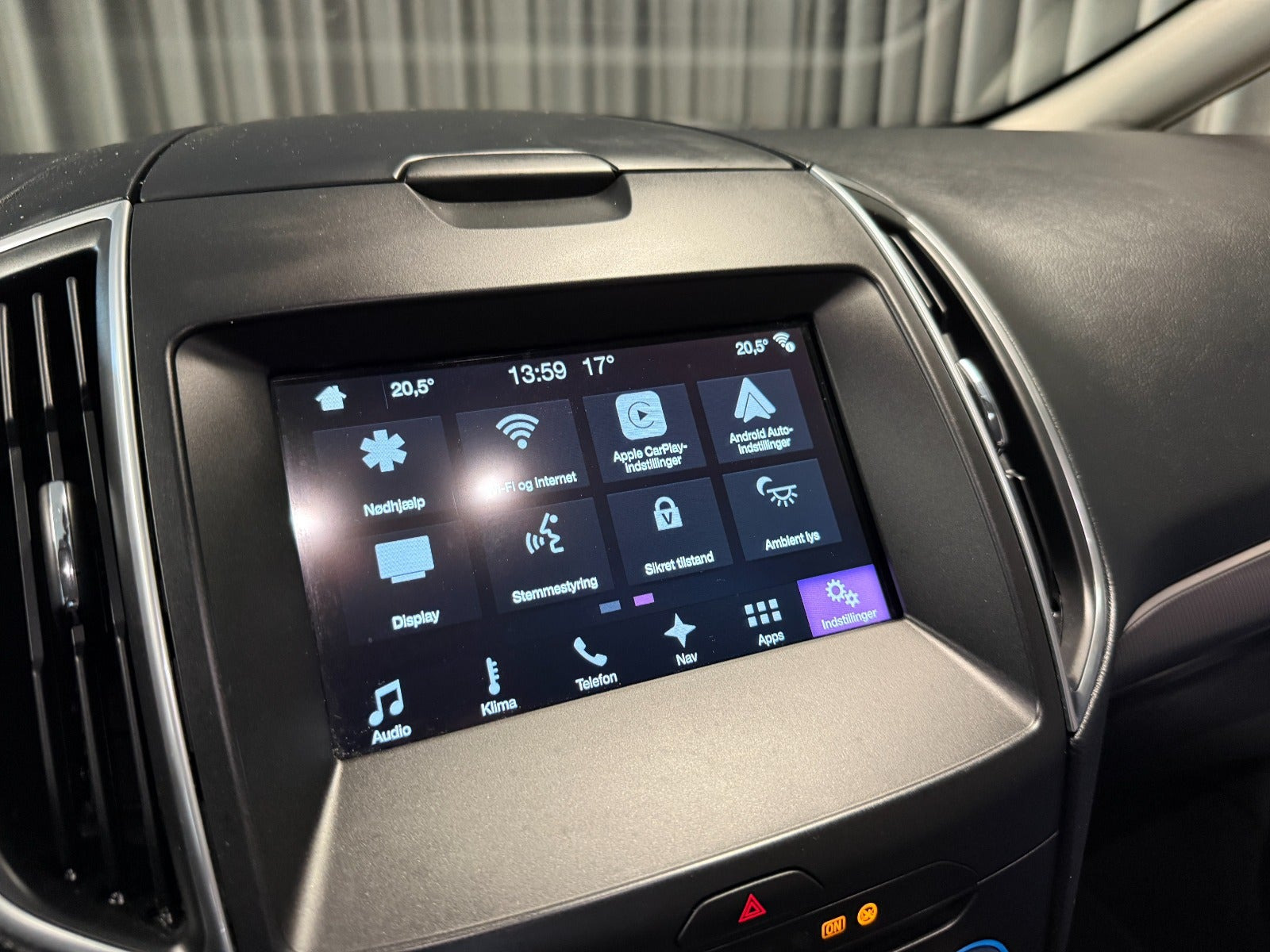 Sort Ford S-MAX fra 2015