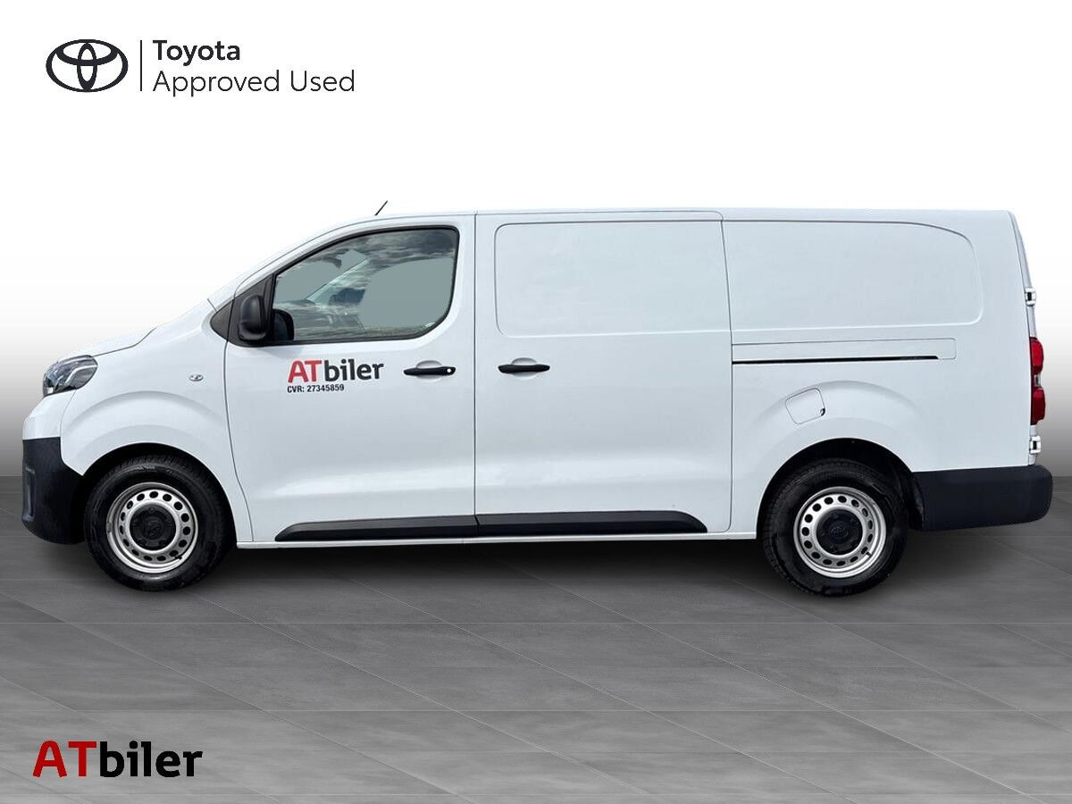Hvid Toyota ProAce fra 2024
