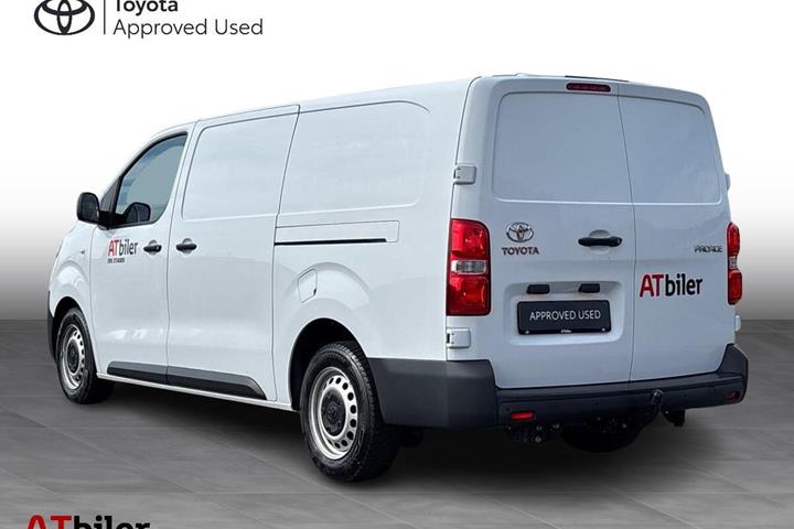 Hvid Toyota ProAce fra 2024