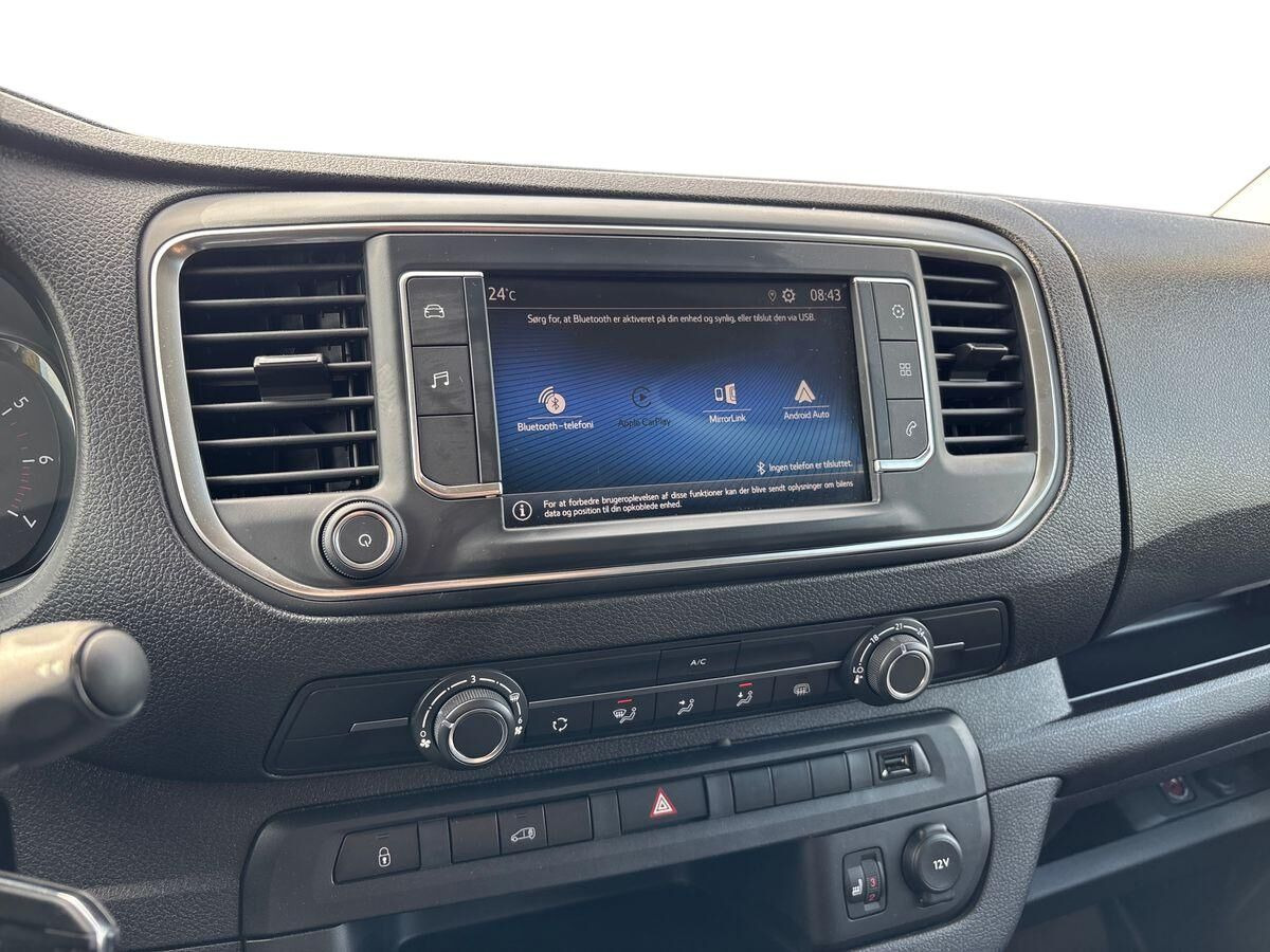 Hvid Toyota ProAce fra 2024