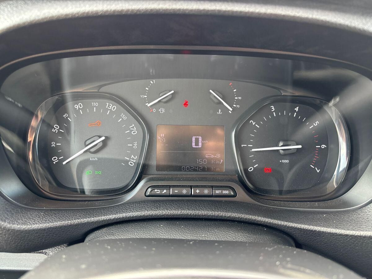 Hvid Toyota ProAce fra 2024
