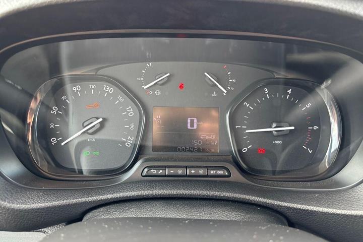 Hvid Toyota ProAce fra 2024