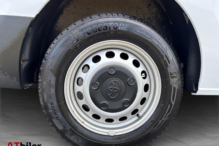Hvid Toyota ProAce fra 2024