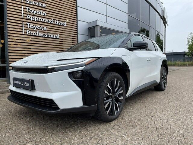 Hvid Toyota BZ4X fra 2026