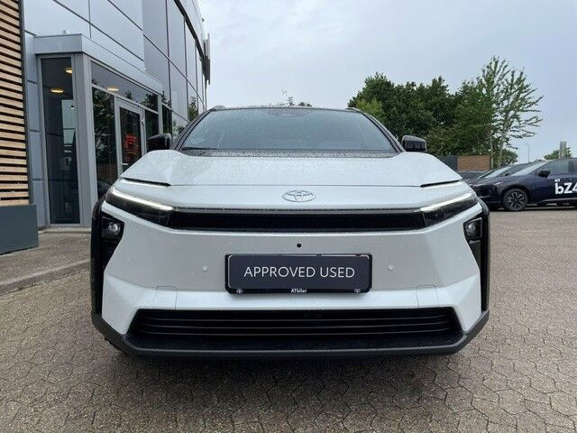 Hvid Toyota BZ4X fra 2026
