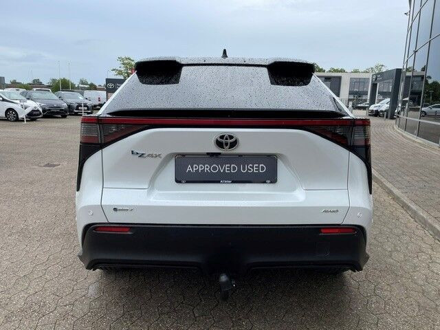 Hvid Toyota BZ4X fra 2026
