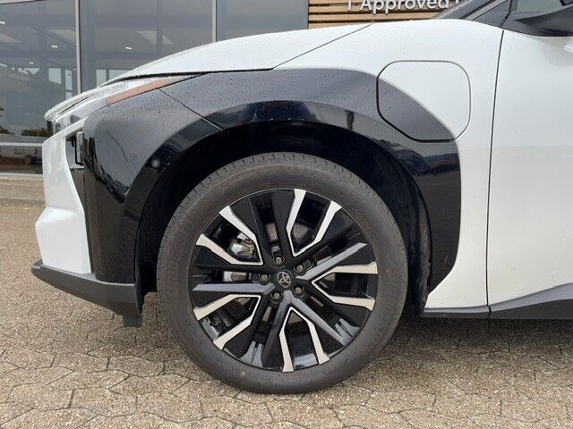 Hvid Toyota BZ4X fra 2026