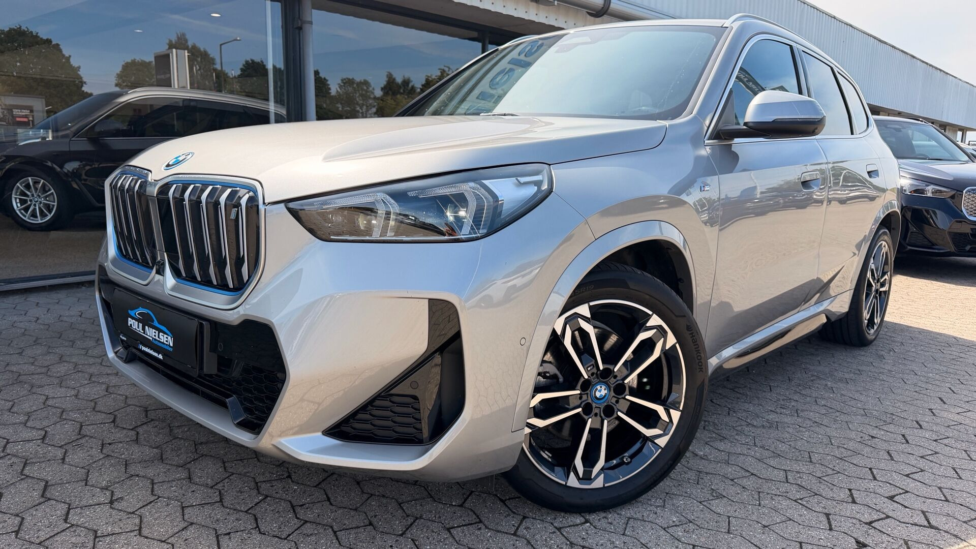 Grå BMW iX1 fra 2023