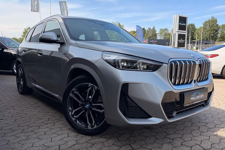 Grå BMW iX1 fra 2023