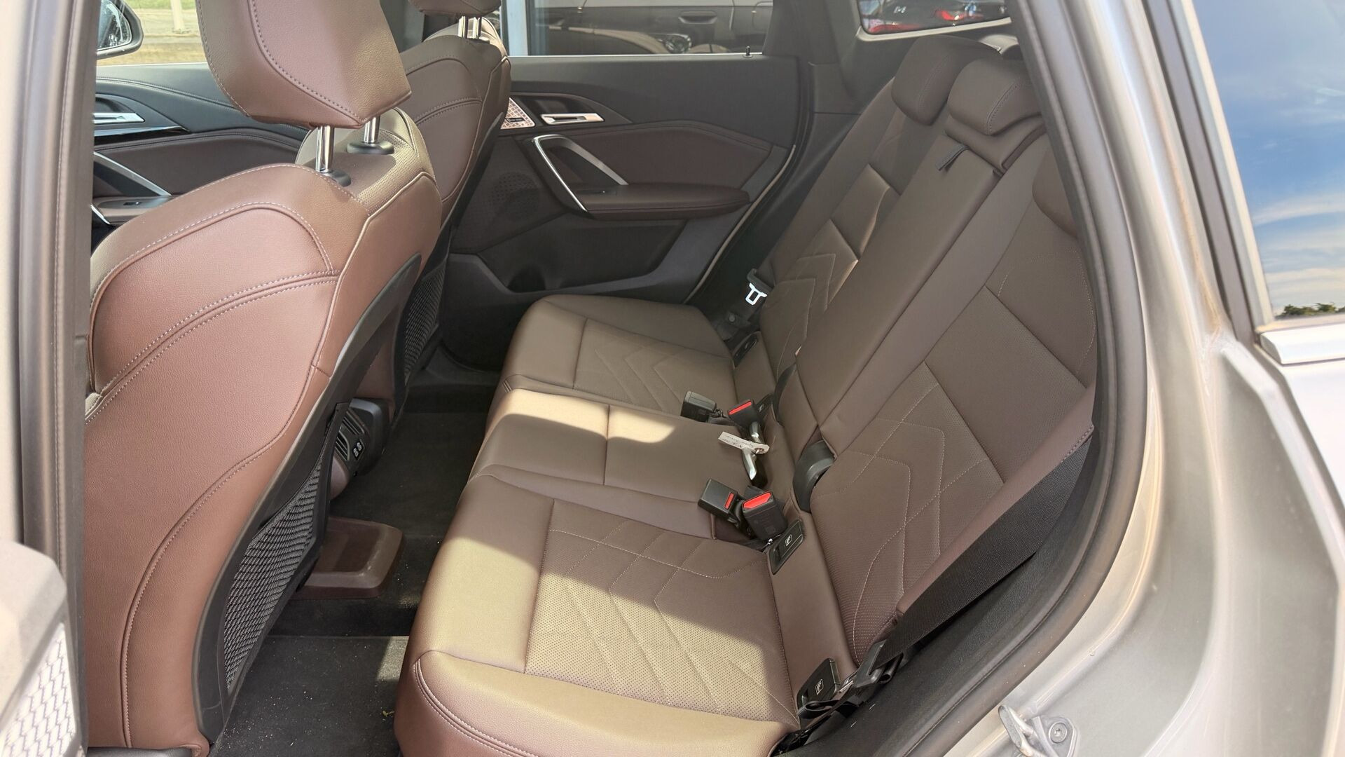 Grå BMW iX1 fra 2023
