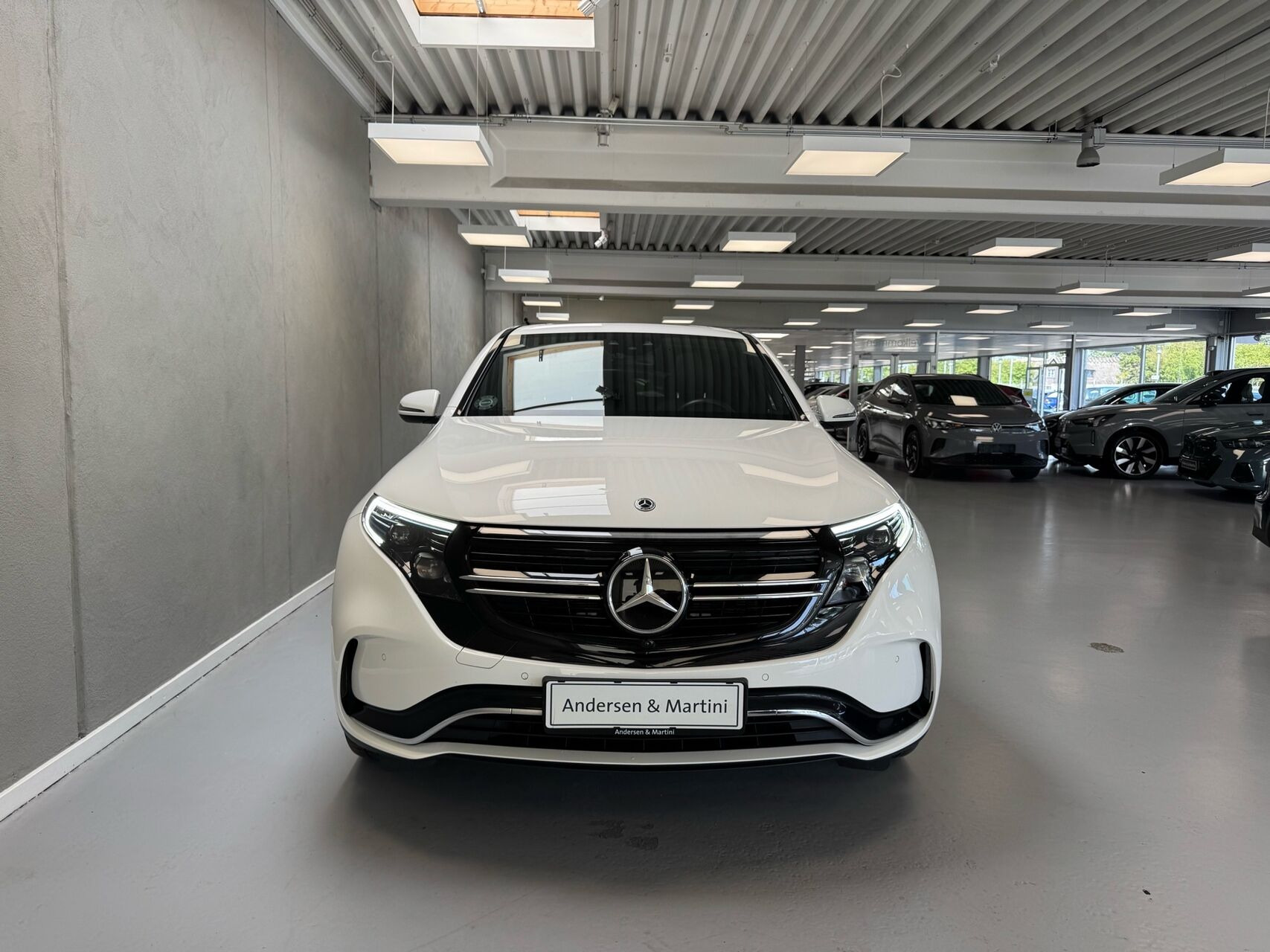 Hvid Mercedes EQC 400 fra 2023