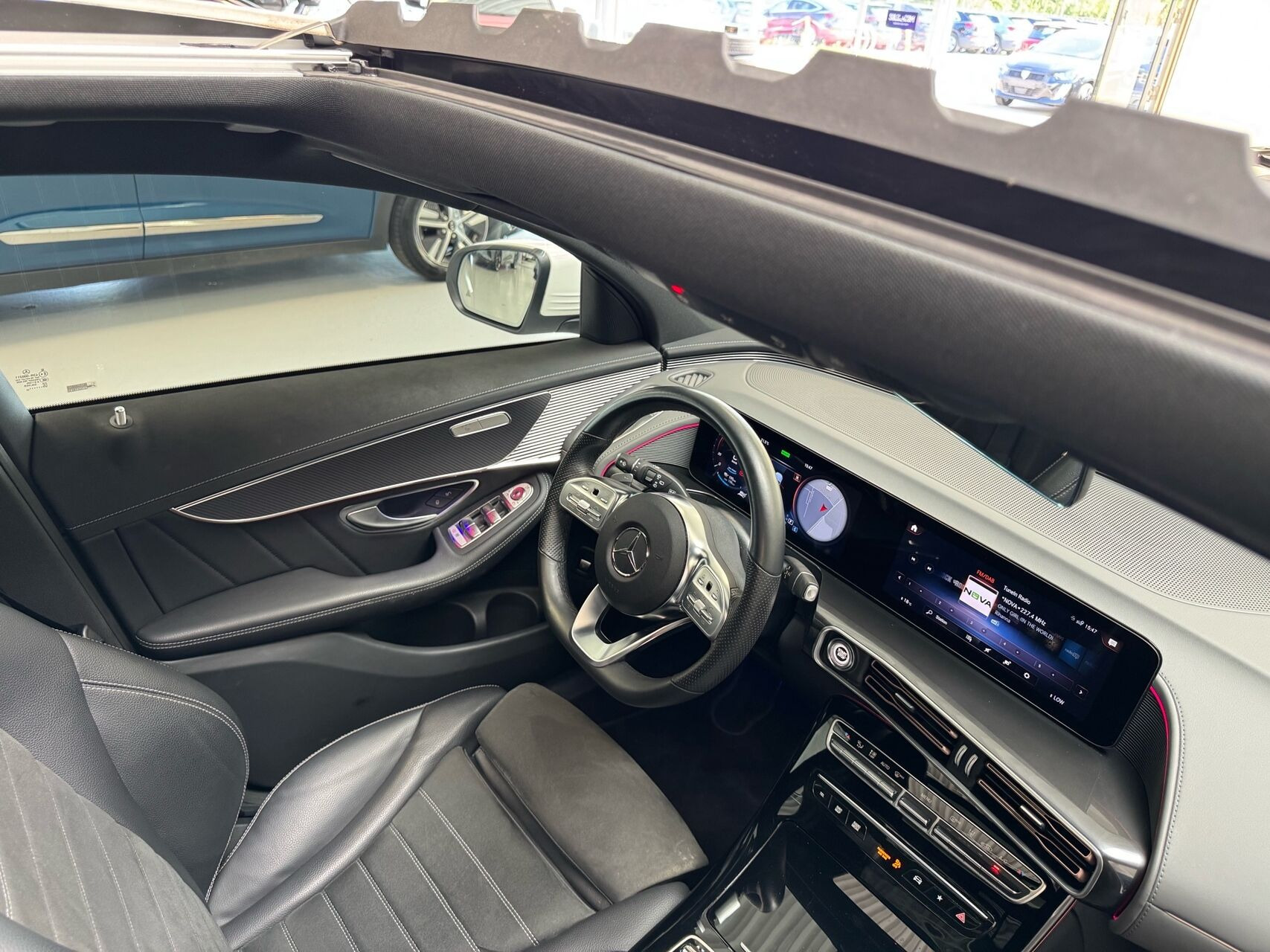 Hvid Mercedes EQC 400 fra 2023