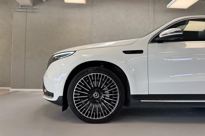 Hvid Mercedes EQC 400 fra 2023