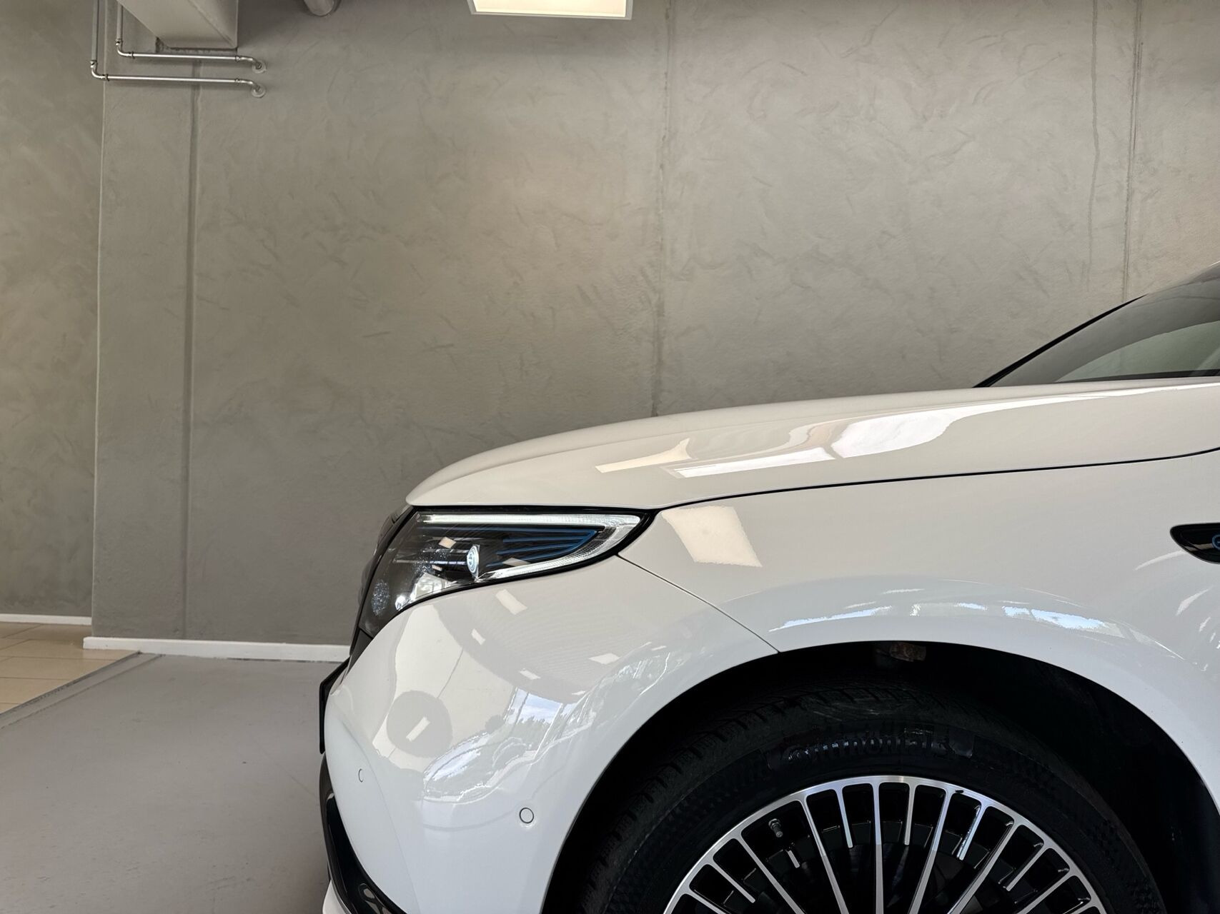 Hvid Mercedes EQC 400 fra 2023