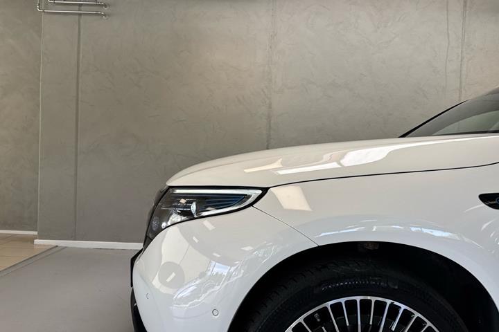 Hvid Mercedes EQC 400 fra 2023