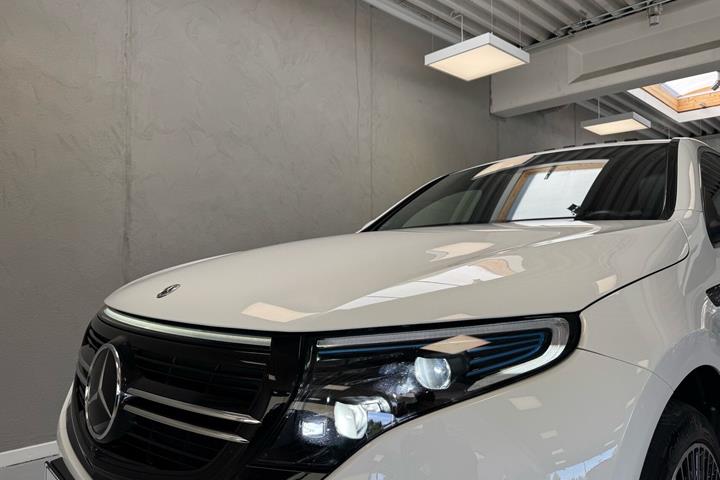 Hvid Mercedes EQC 400 fra 2023