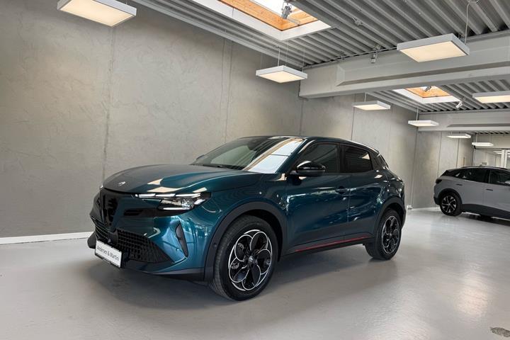 Blå Alfa Romeo Junior fra 2024
