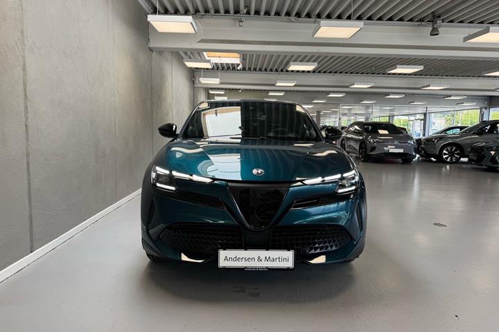 Blå Alfa Romeo Junior fra 2024