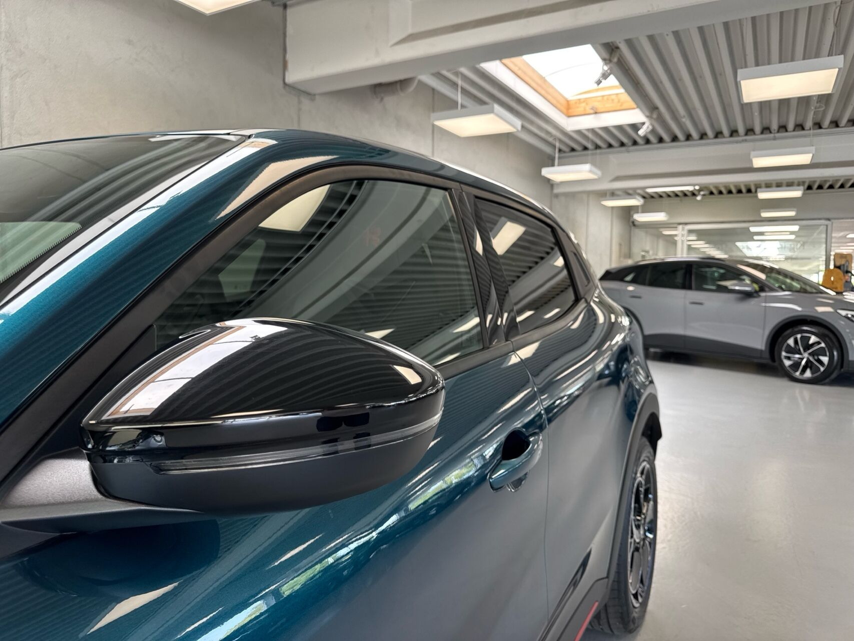 Blå Alfa Romeo Junior fra 2024