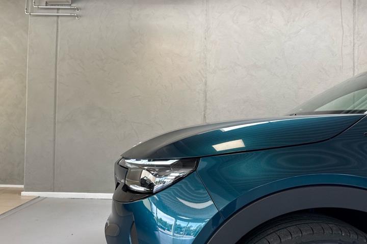 Blå Alfa Romeo Junior fra 2024