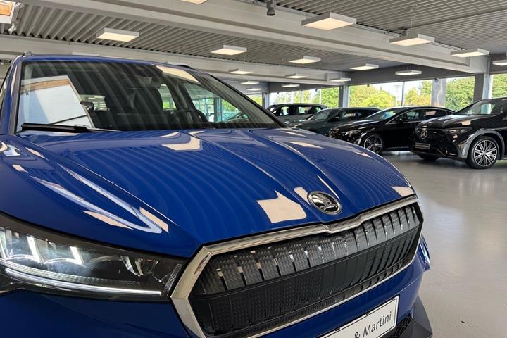 Blå Skoda Enyaq fra 2024