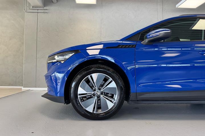 Blå Skoda Enyaq fra 2024