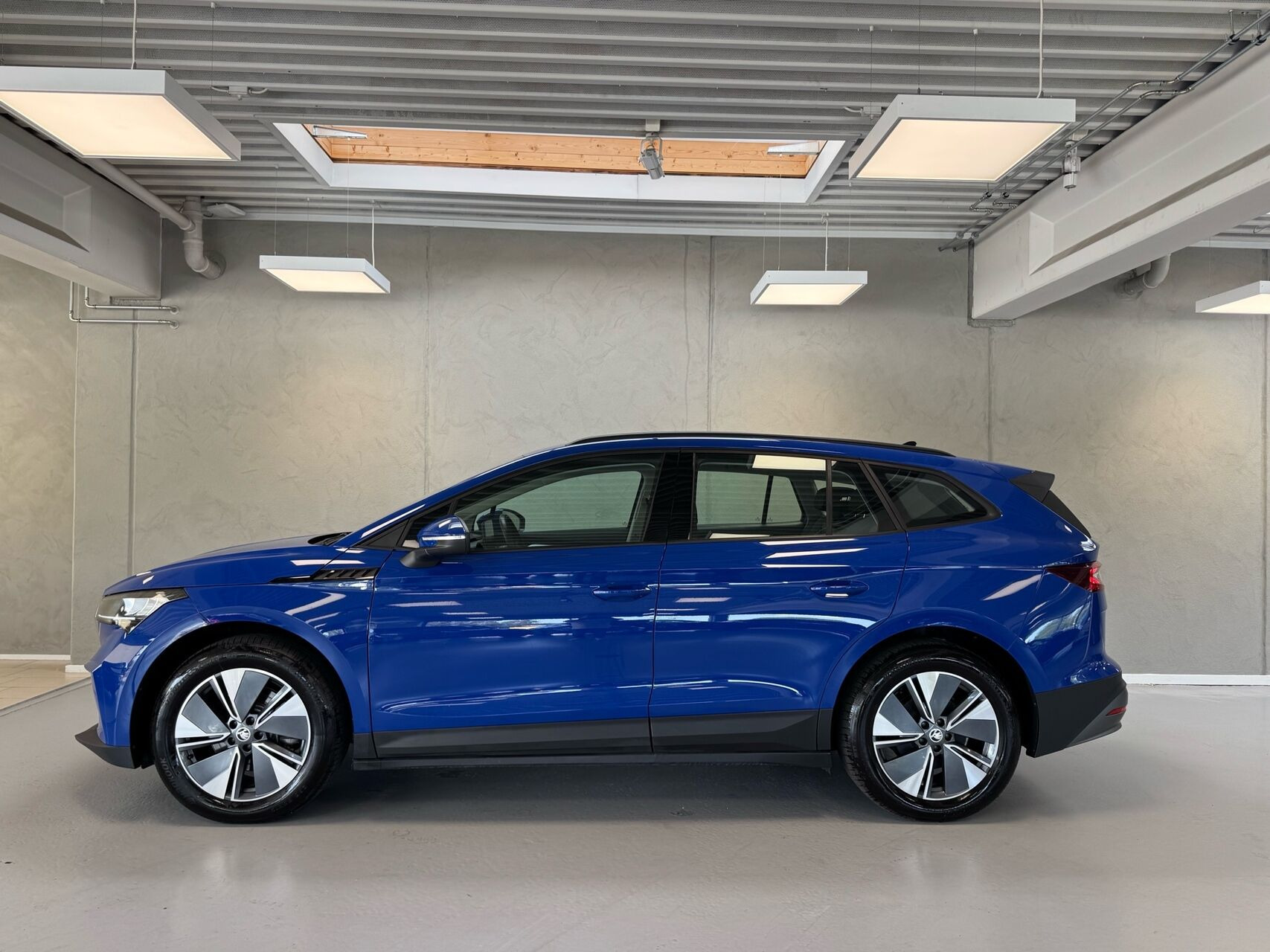 Blå Skoda Enyaq fra 2024