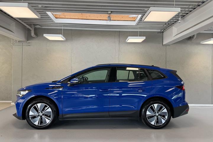 Blå Skoda Enyaq fra 2024