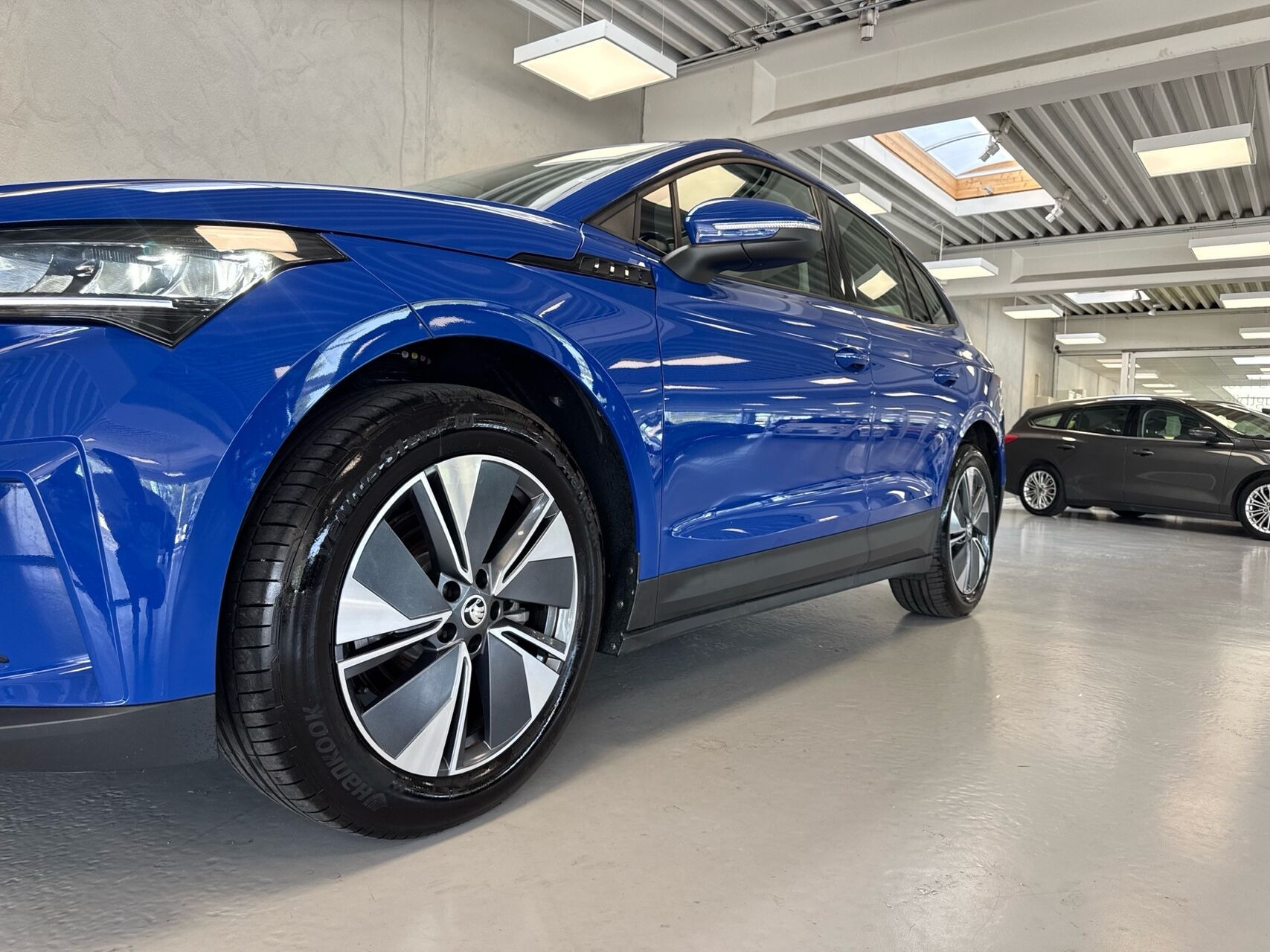 Blå Skoda Enyaq fra 2024