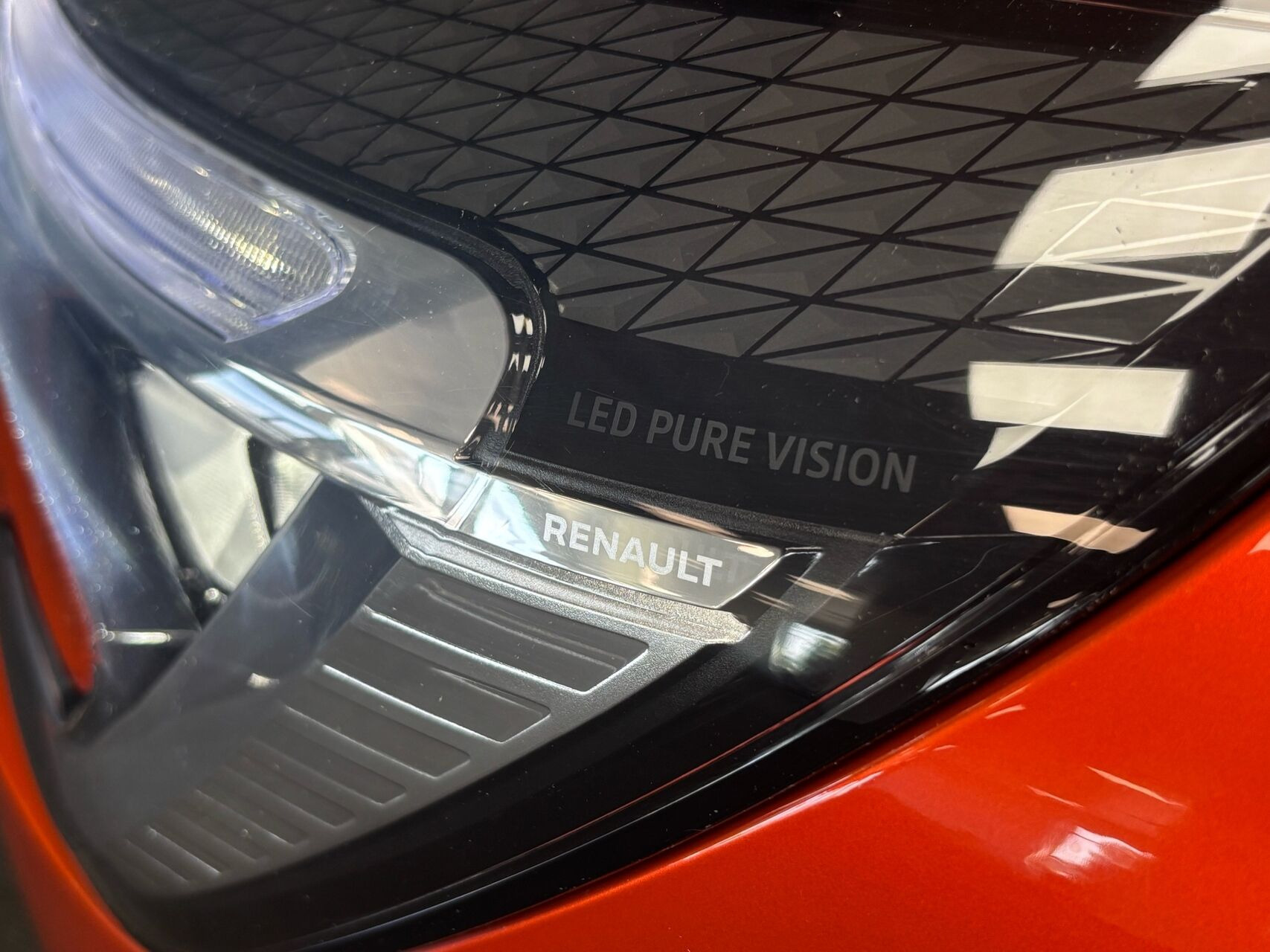 Orange Renault Clio fra 2019