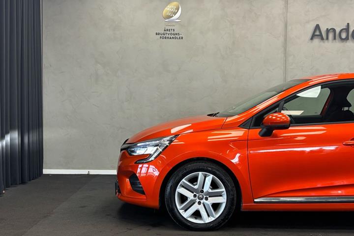 Orange Renault Clio fra 2019