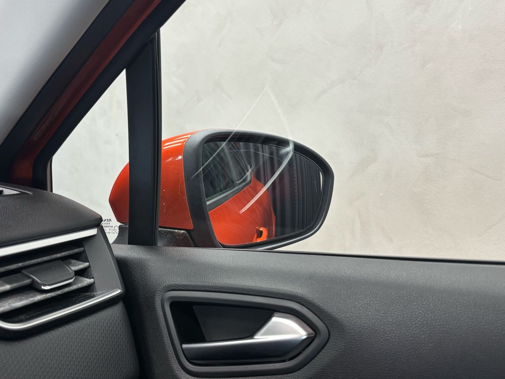 Orange Renault Clio fra 2019
