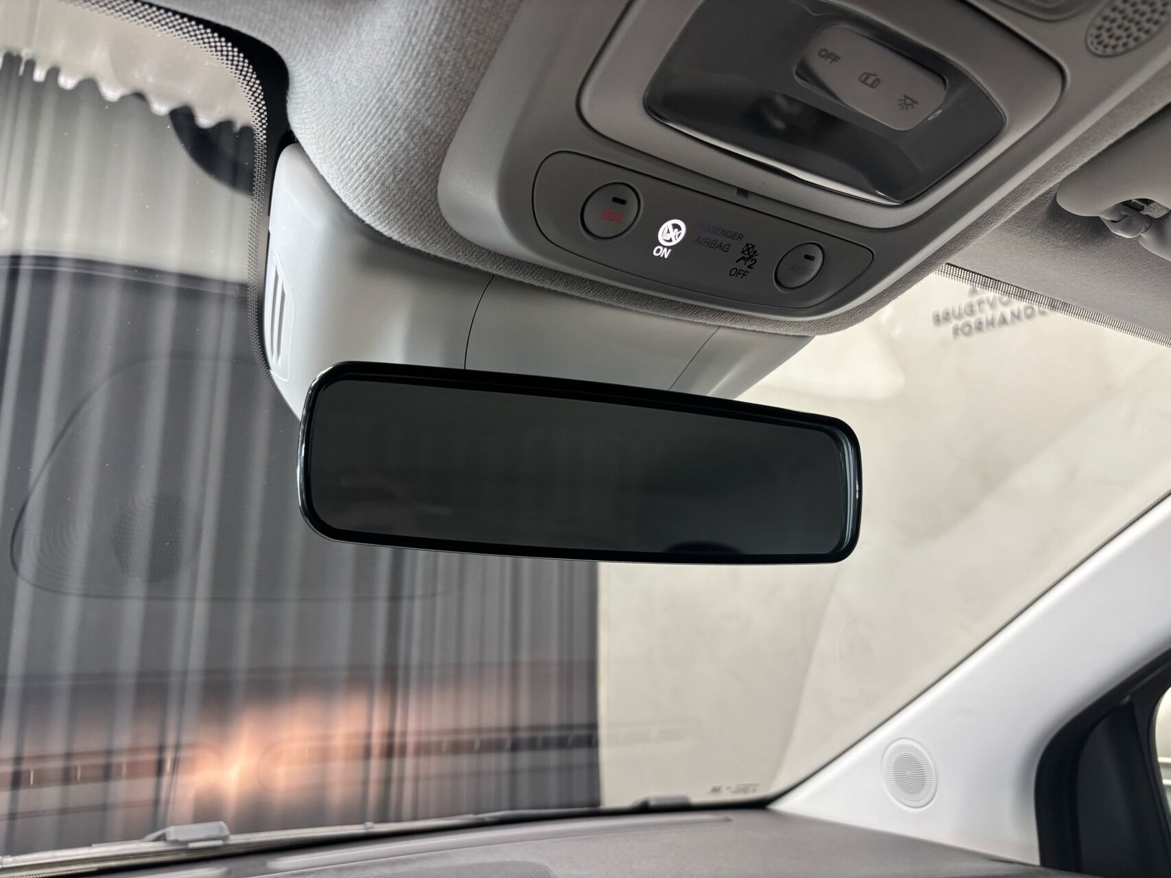 Grå Fiat 500e fra 2023
