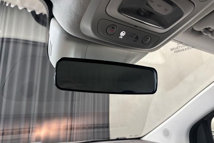Grå Fiat 500e fra 2023