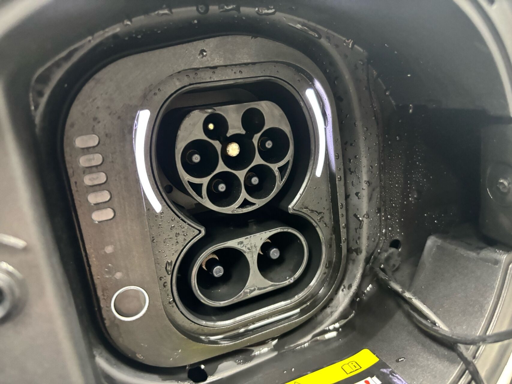 Grå Fiat 500e fra 2023