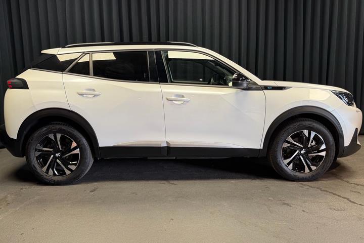 Hvid Peugeot e-2008 fra 2023