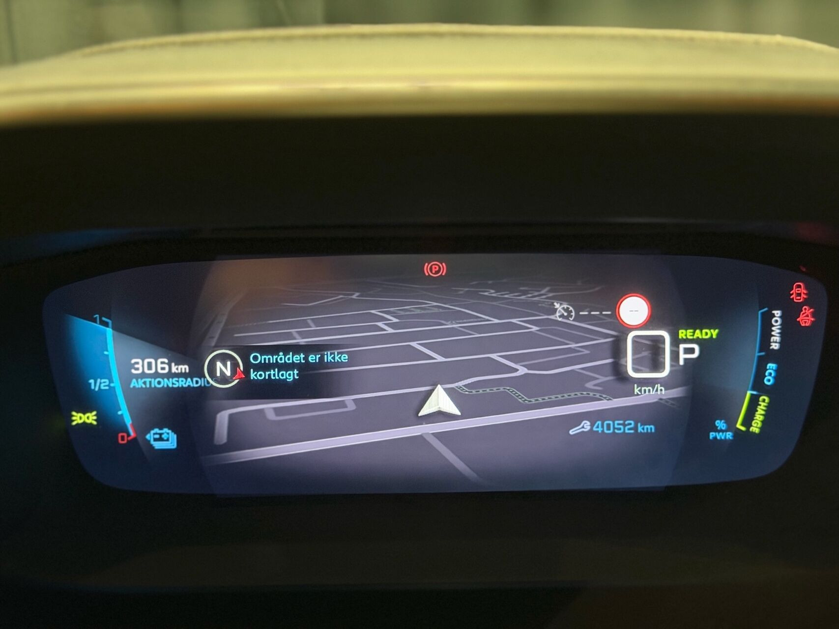 Hvid Peugeot e-2008 fra 2023