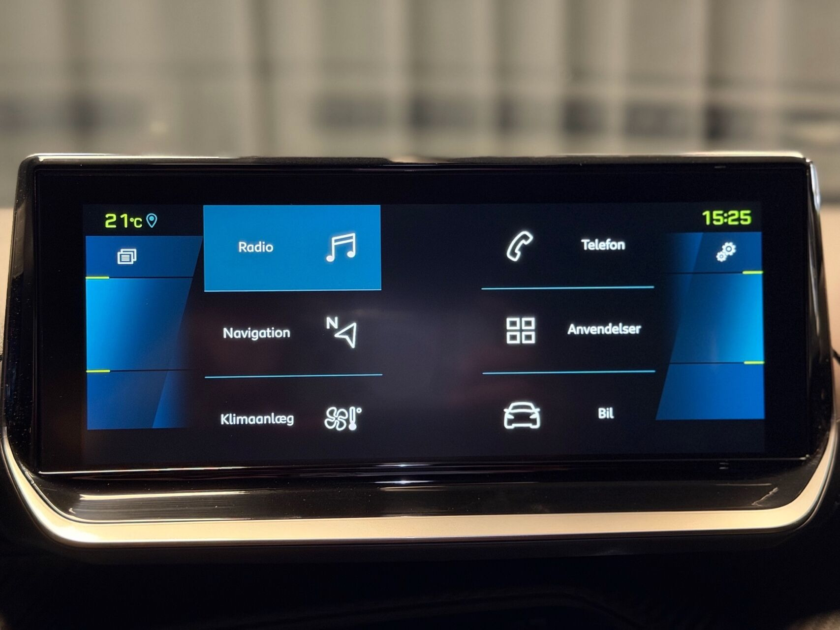 Hvid Peugeot e-2008 fra 2023