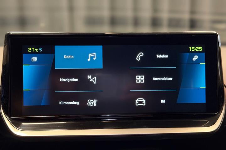 Hvid Peugeot e-2008 fra 2023