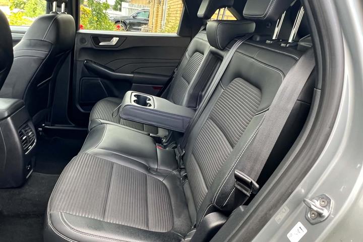 Sølv Ford Kuga fra 2021