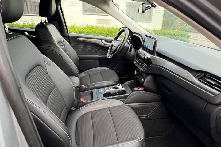 Sølv Ford Kuga fra 2021