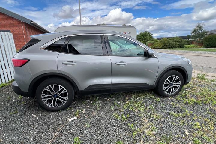 Sølv Ford Kuga fra 2021