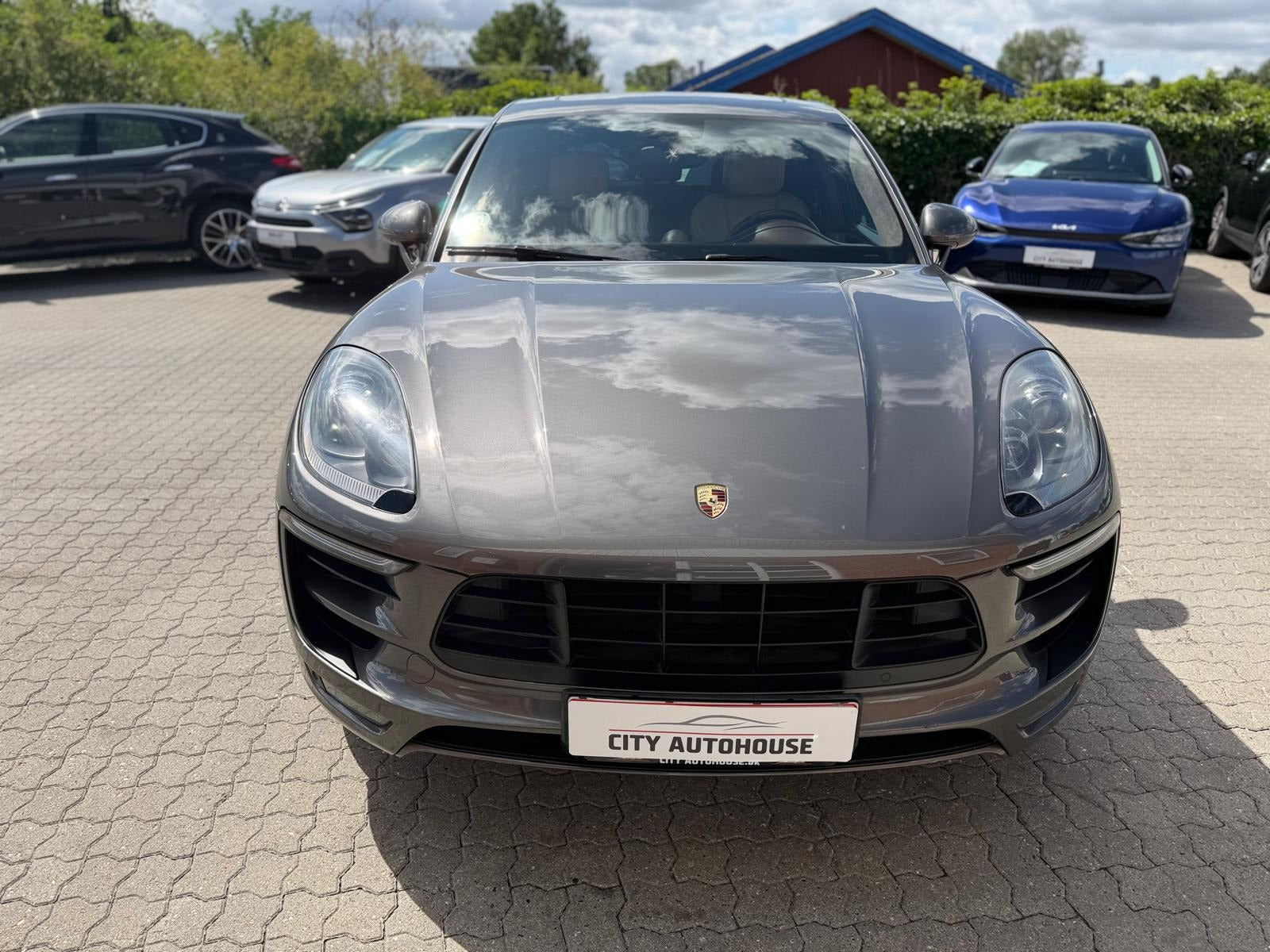 undefined Porsche Macan Turbo fra 2015