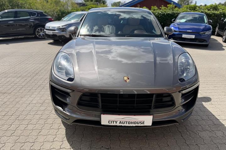 undefined Porsche Macan Turbo fra 2015