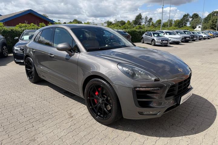 undefined Porsche Macan Turbo fra 2015