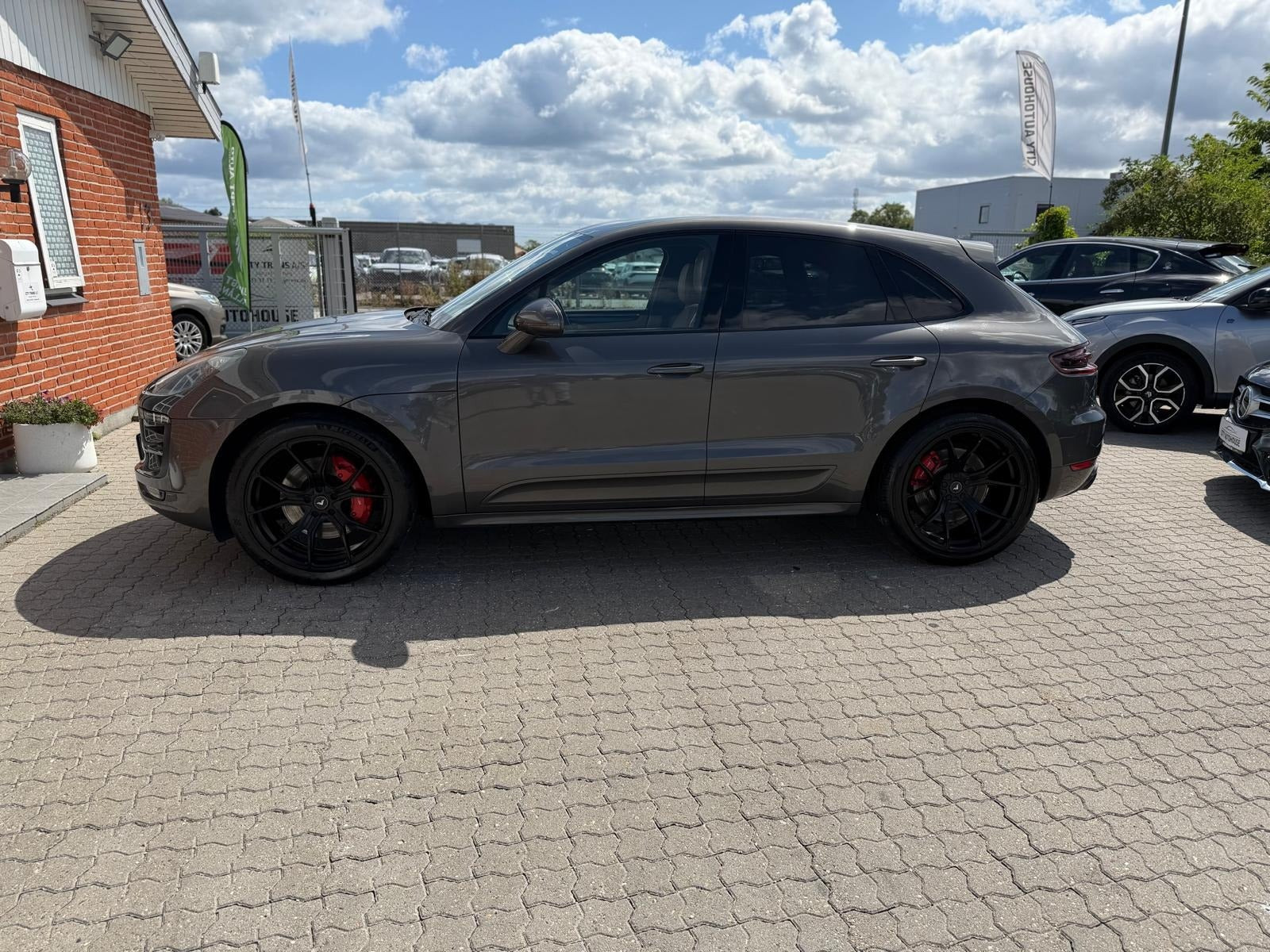 undefined Porsche Macan Turbo fra 2015