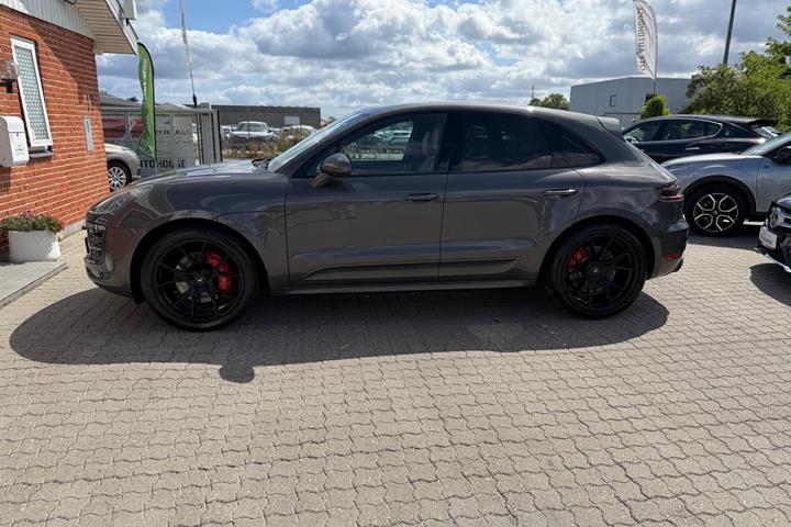 undefined Porsche Macan Turbo fra 2015
