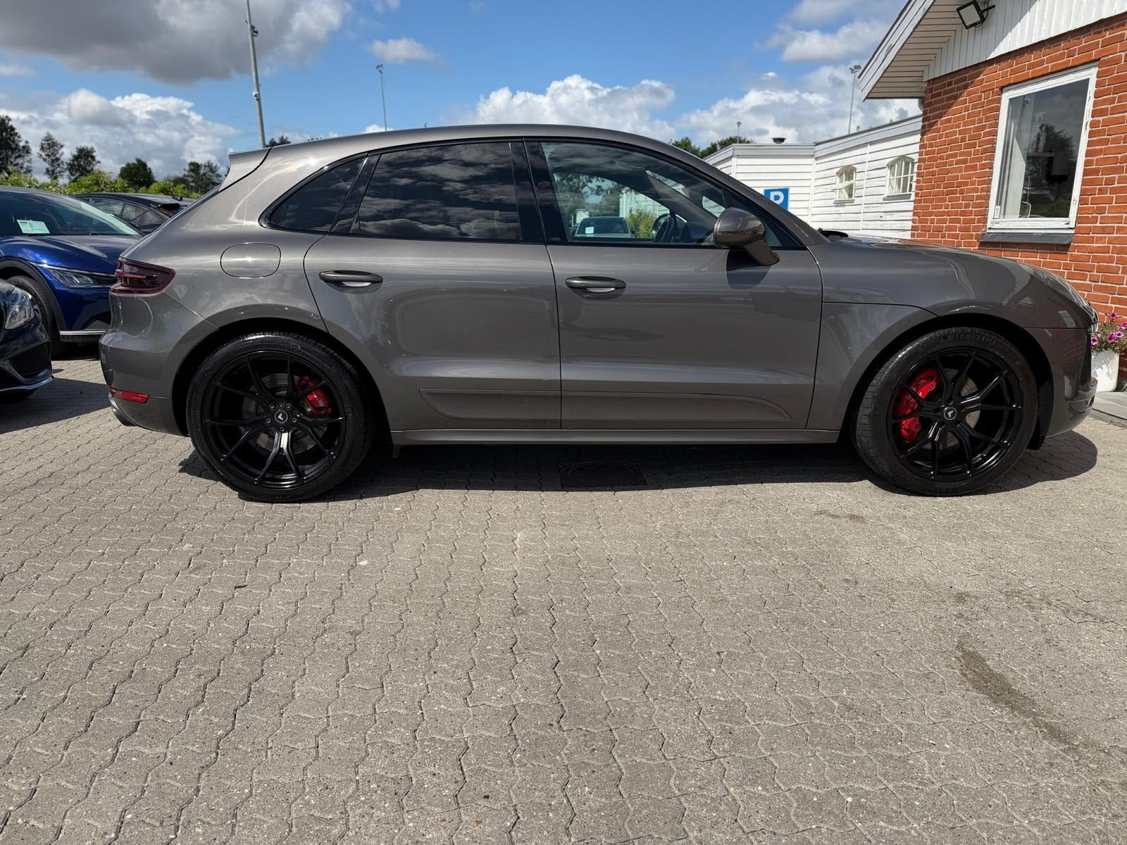 undefined Porsche Macan Turbo fra 2015