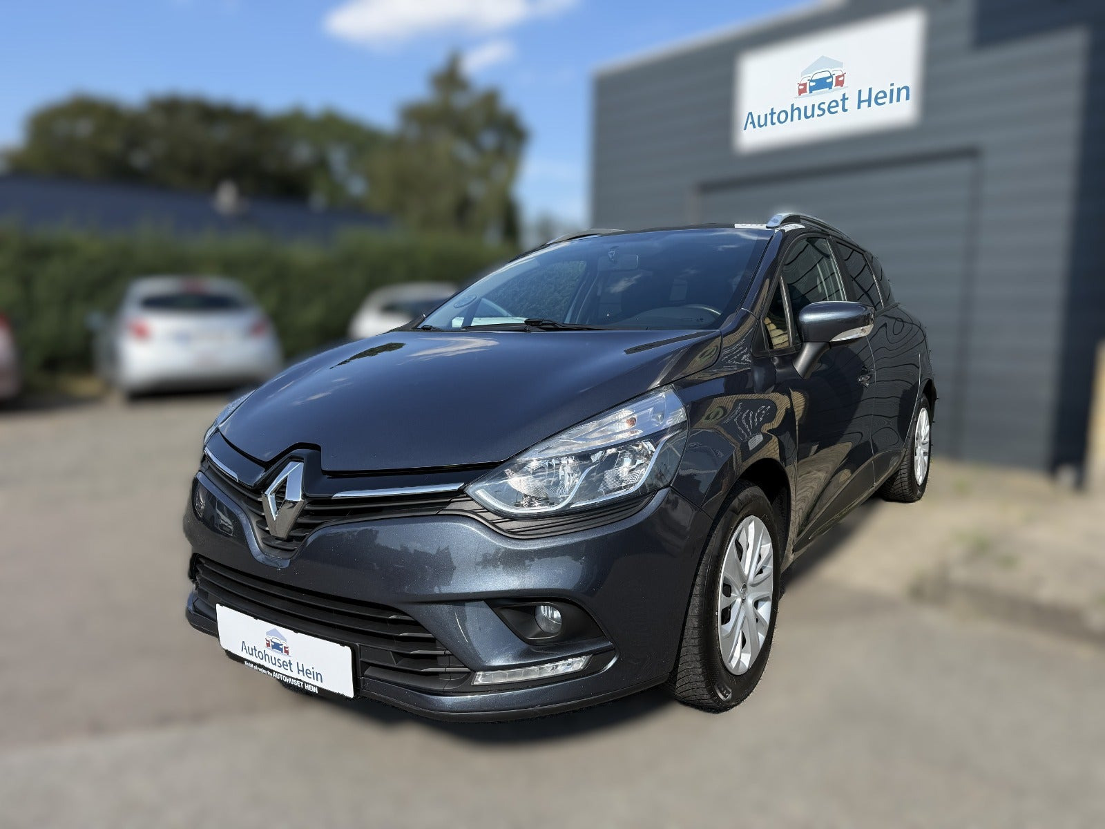 Grå Renault Clio IV fra 2019